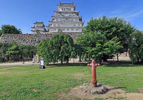 姫路城上山里曲輪放水口と天守群