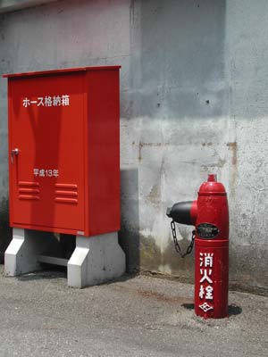地上式消火栓のある風景