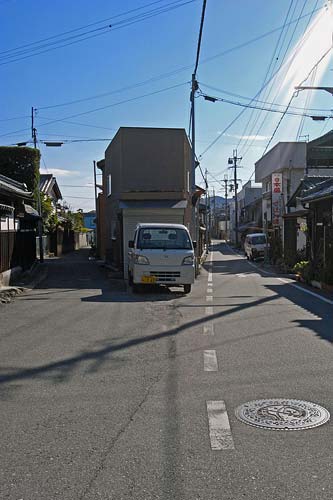 西脇市東本町の岐路、昼