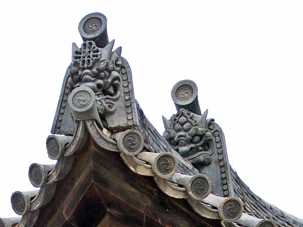 興福寺東金堂の鬼瓦